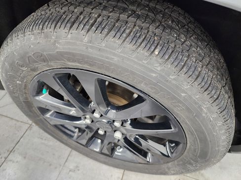 Used 2020 Jeep Grand Cherokee Altitude image 3