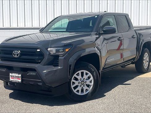 Used 2025 Toyota Tacoma SR5 AWD/4WD image 2