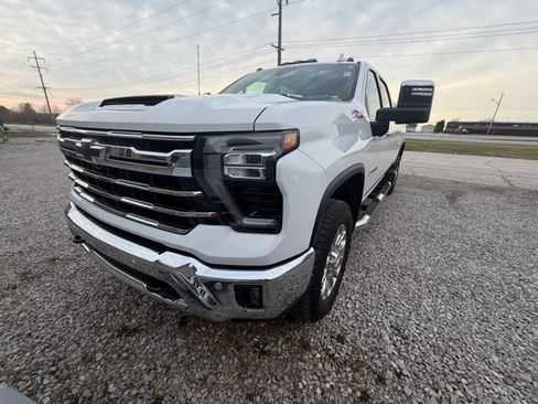 Used 2025 Chevrolet Silverado 2500 LTZ w/ LTZ Plus Package AWD/4WD image 3