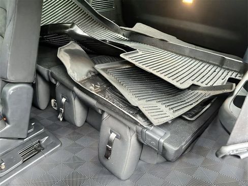 Used 2024 Nissan Pathfinder SV image 30