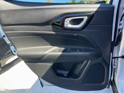 Used 2025 Jeep Compass Latitude w/ Convenience Group image 17