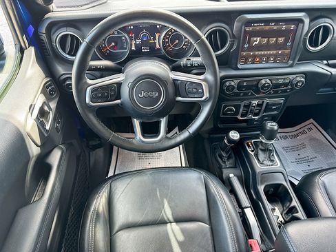 Used 2018 Jeep Wrangler Unlimited Sahara AWD/4WD image 15