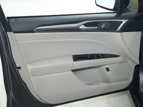 Used 2020 Ford Fusion SEL image 15