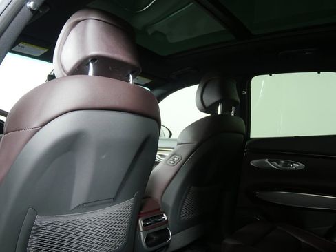 Used 2022 Genesis GV70 2.5T w/ Advanced Package image 19