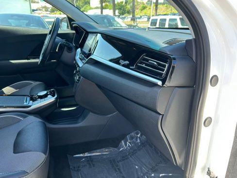 Used 2021 Kia Niro EX FWD image 35