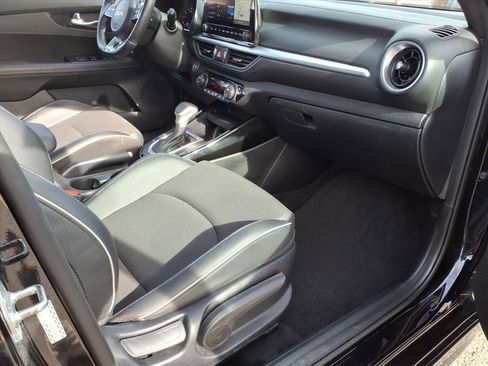 Certified 2023 Kia Forte GT-Line image 9