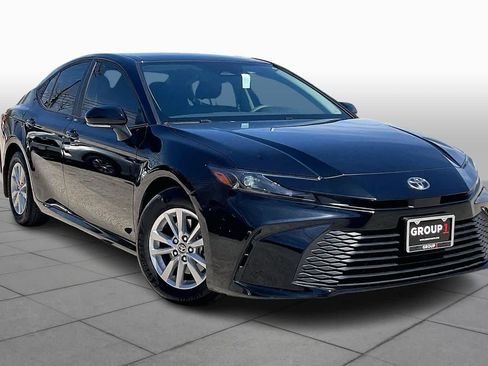 Used 2025 Toyota Camry LE w/ Convenience Package image 3