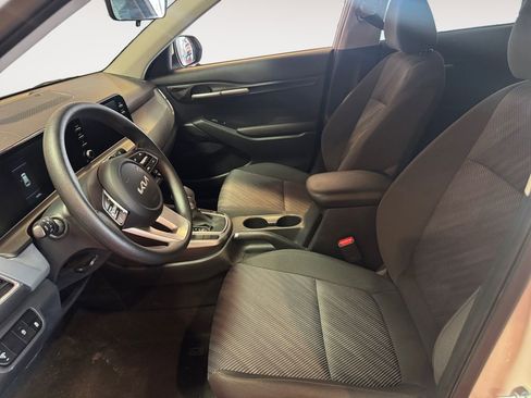 Used 2026 Kia Seltos LX FWD image 9