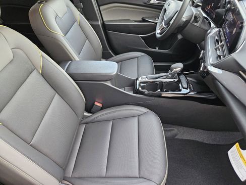 New 2026 Chevrolet Trax ACTIV w/ Sunroof Package FWD image 17