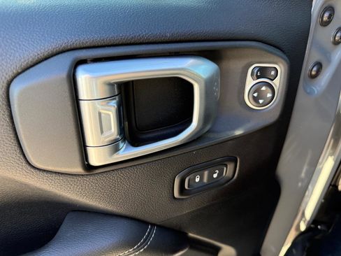 Used 2019 Jeep Wrangler Unlimited Sahara image 13