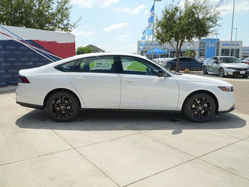 New 2025 Honda Accord SE image 4
