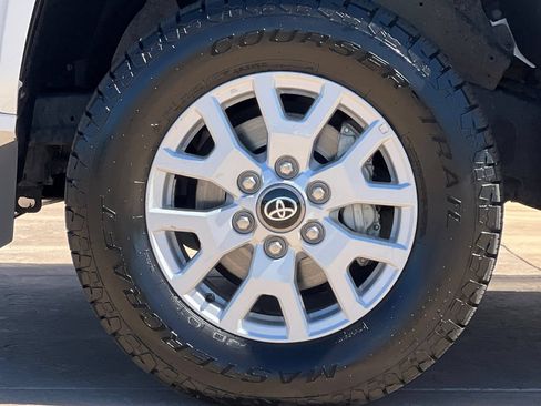 Certified 2024 Toyota Tacoma SR5 AWD/4WD image 33