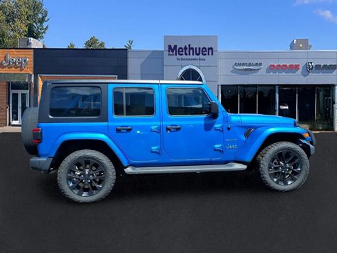 Used 2022 Jeep Wrangler Unlimited Sahara w/ Cold Weather Group AWD/4WD image 3