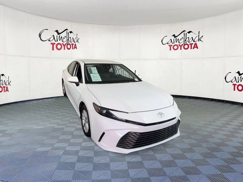 Used 2025 Toyota Camry LE FWD image 4
