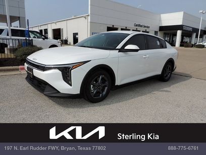 New 2025 Kia K4 LXS