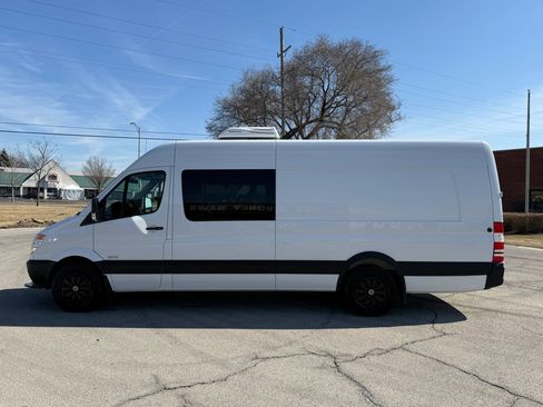 Used 2013 Freightliner Sprinter 2500 RWD image 7