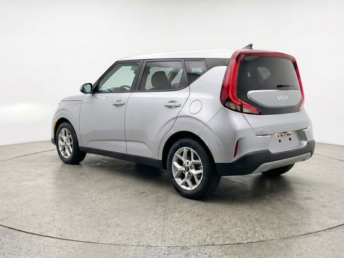 Used 2025 Kia Soul LX w/ LX Technology Package FWD image 6