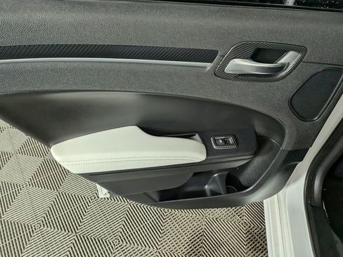 Used 2017 Chrysler 300 S w/ 300S Premium Group image 33