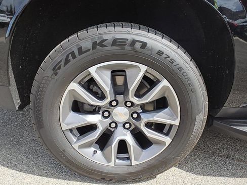 Used 2024 Chevrolet Suburban LT RWD image 25