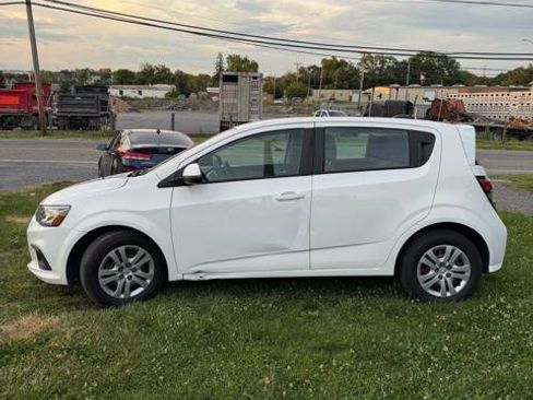 Used 2018 Chevrolet Sonic LT FWD image 5