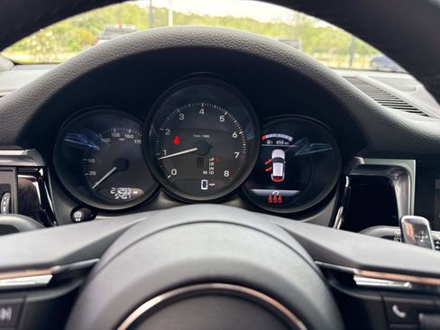 Used 2023 Porsche Macan Turbo AWD/4WD image 31