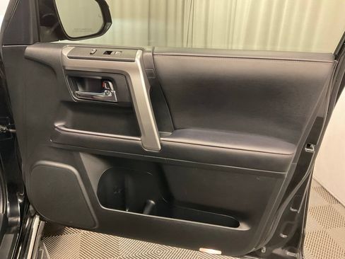 Used 2022 Toyota 4Runner Limited AWD/4WD image 29