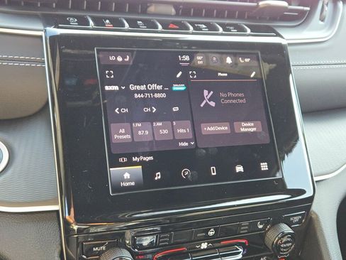 New 2025 Jeep Grand Cherokee Altitude image 30