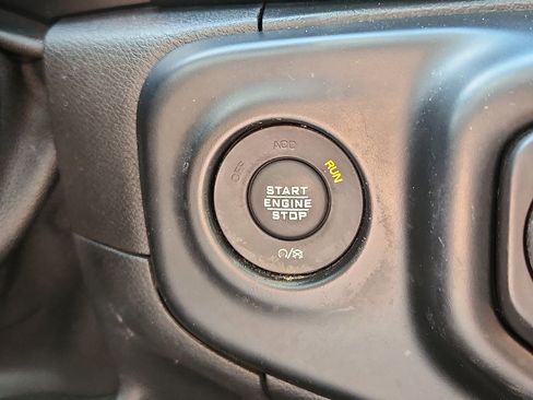 Used 2020 Jeep Gladiator Overland image 19