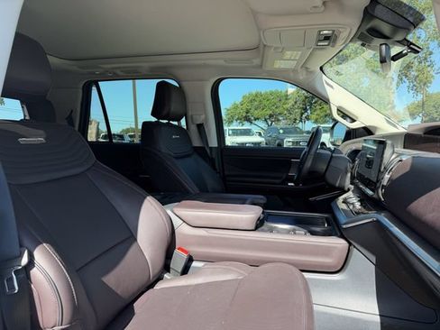 Used 2025 Ford Expedition Platinum w/ Platinum Ultimate Package AWD/4WD image 20