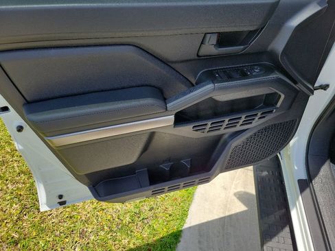 Used 2025 Toyota 4Runner SR5 AWD/4WD image 15