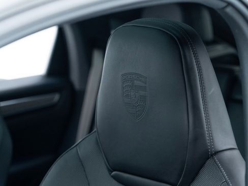 Used 2022 Porsche Cayenne Platinum Edition image 18