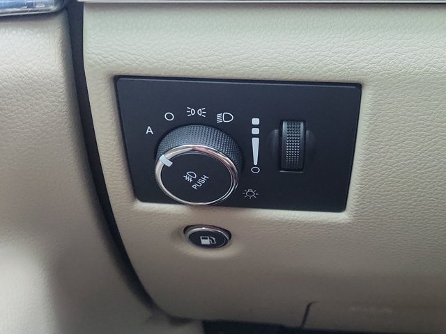 Used 2020 Jeep Grand Cherokee Limited RWD image 20