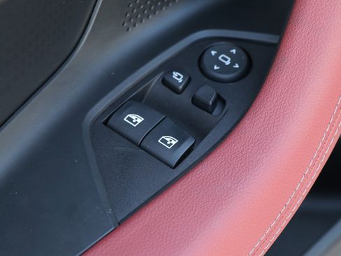 Certified 2025 BMW 230i Coupe w/ Convenience Package image 27