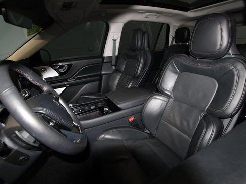 Used 2025 Lincoln Aviator Reserve w/ Luxury Package AWD/4WD image 4