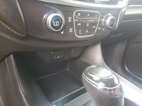 Used 2020 Chevrolet Traverse LT w/ LPO, Floor Liner Package AWD/4WD image 19