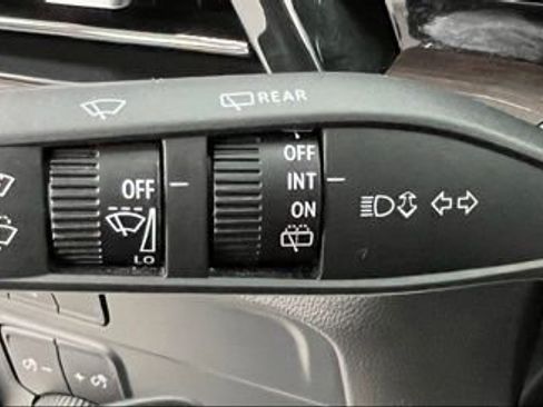 Used 2025 Chevrolet Suburban Premier AWD/4WD image 30