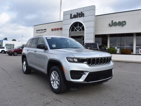 New 2026 Jeep Grand Cherokee Laredo X RWD image 1