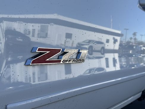 Used 2017 Chevrolet Silverado 1500 LT w/ LT Convenience Package image 8