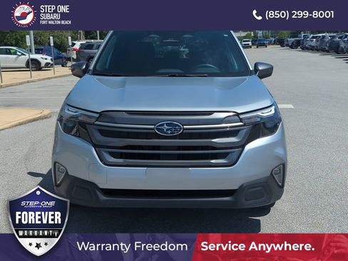 Used 2025 Subaru Forester Premium AWD/4WD image 10