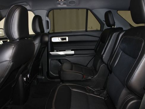 Used 2023 Ford Explorer Limited w/ Limited Technology Package RWD image 19