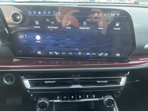 Used 2025 Chevrolet Traverse RS w/ LPO, Floor Liner Package image 30