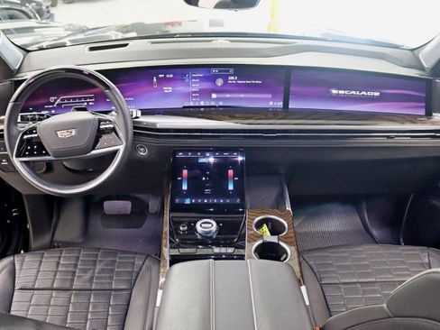 Used 2025 Cadillac Escalade Sport Platinum w/ LPO, ONYX Package AWD/4WD image 15