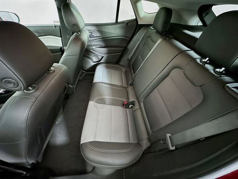 Used 2025 Chevrolet Trax LT image 25