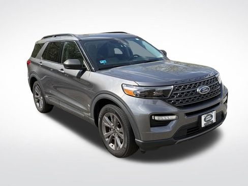 Used 2021 Ford Explorer XLT w/ Equipment Group 202A AWD/4WD image 3
