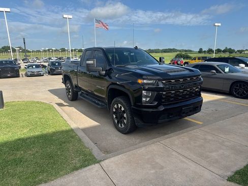 Used 2020 Chevrolet Silverado 2500 Custom w/ Custom Value Package AWD/4WD image 2