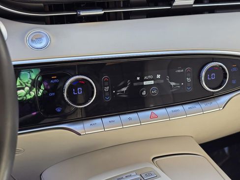 Used 2023 Genesis GV70 2.5T w/ Select Package image 16