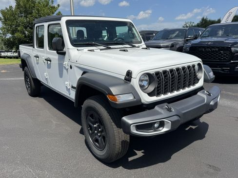 Used 2025 Jeep Gladiator Sport AWD/4WD image 3