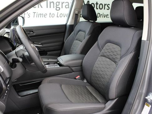 Used 2026 Nissan Pathfinder SV FWD image 14