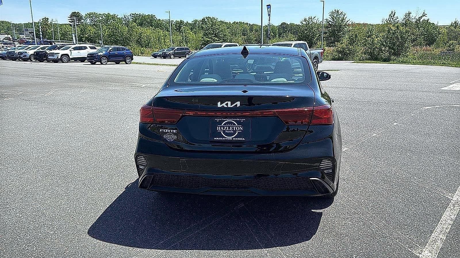 Used 2023 Kia Forte LXS w/ LXS Technology Package FWD image 6