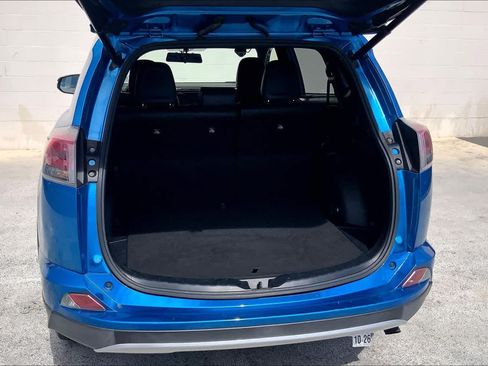Used 2016 Toyota RAV4 SE FWD image 18